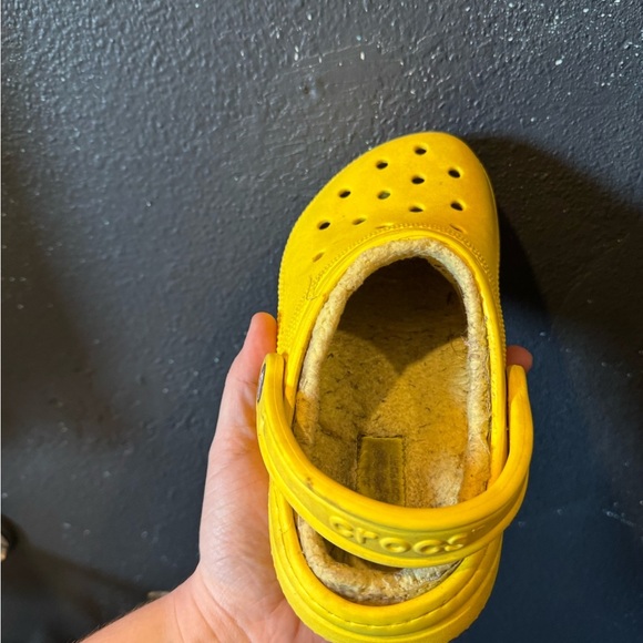 Crocs Yellow Casual Clogs with Fuzzy Liner Size 2 - Picture 10 of 10